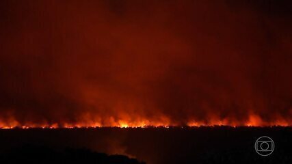 Incêndios no Pantanal cercam cidades de MS com fumaça