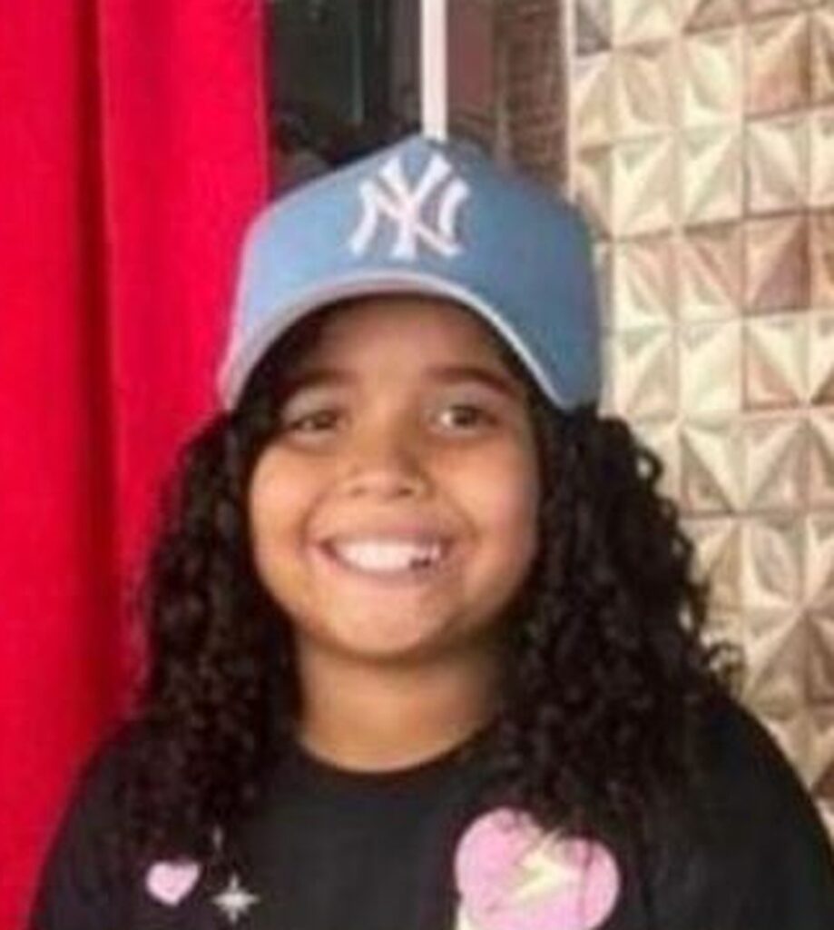 Caso Evellyn: Filha de mulher morta em salão segue desaparecida há 1 ano